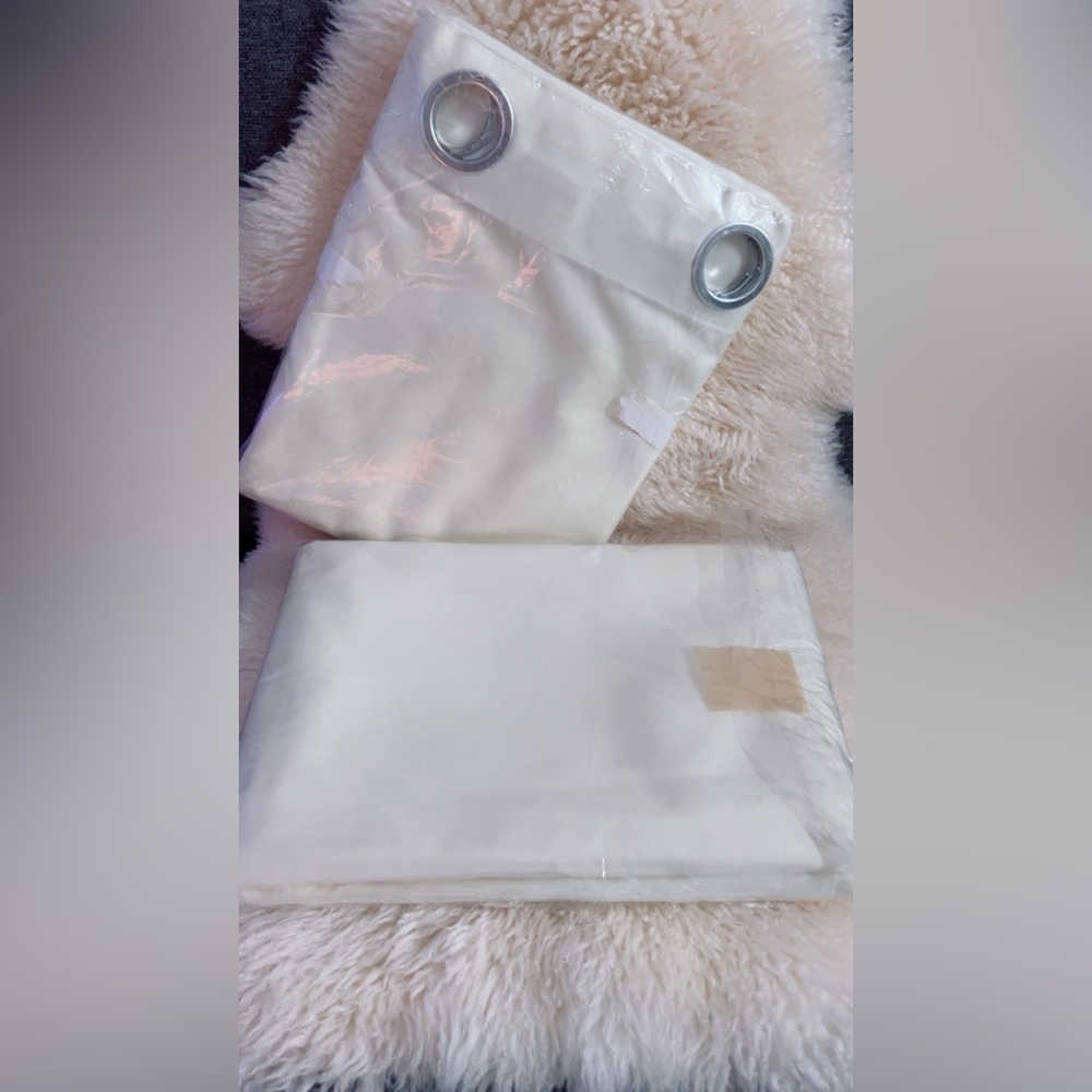 NWOT 2 Panels White Grommet Curtains